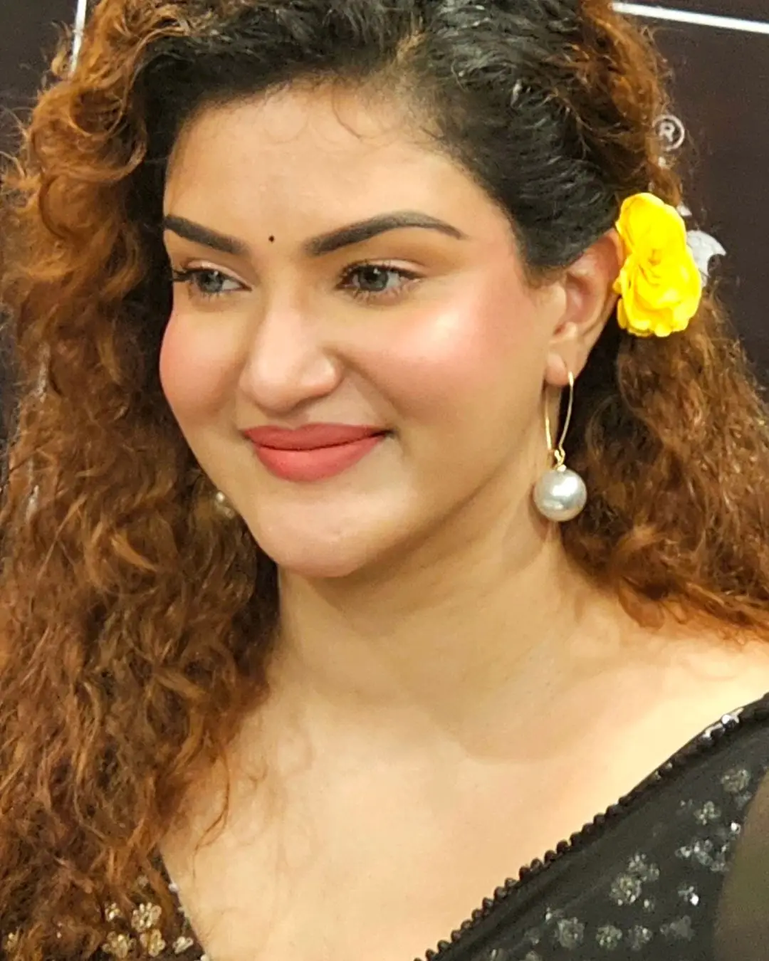 MALAYALAM ACTRESS HONEY ROSE IN BLACK SAREE SLEEVELESS BLOUSE 6